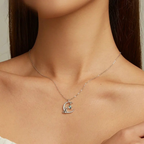 Collar con colgante de luna en circonita y gato
