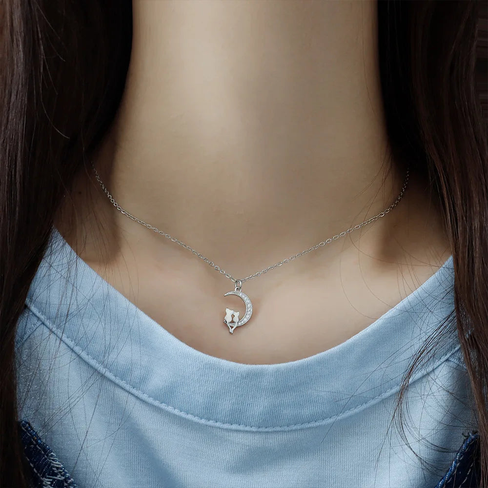 Collar con colgante de luna y gatos con cristal