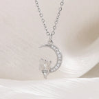 Collar con colgante de luna y gatos con cristal