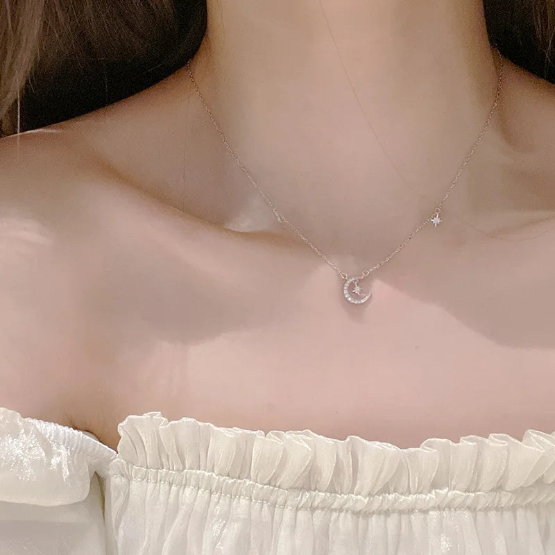 Collar con colgante de luna y estrella en circonita para mujer
