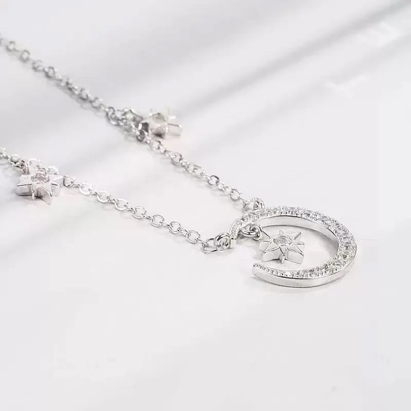 Collar con colgante de luna y estrella en circonita para mujer