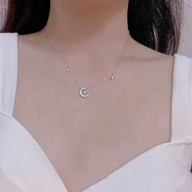 Collar con colgante de luna y estrella en circonita para mujer