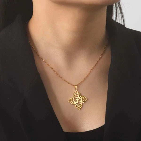 Collar Colgante Om Budismo oro