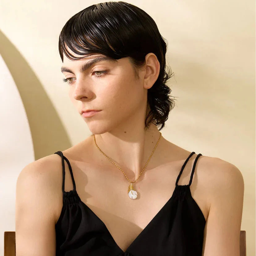 Collar con Colgante de Pluma con Circonio