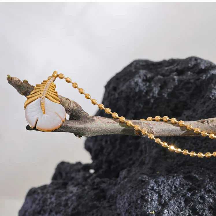 Collar con Colgante de Pluma con Circonio