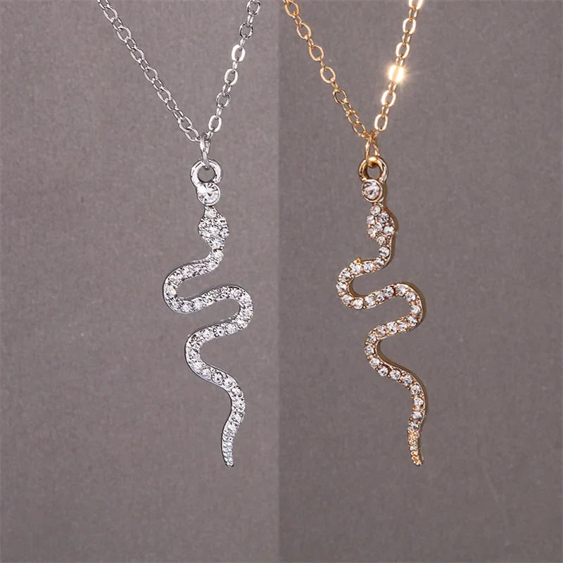 Collar con Colgante de Serpiente con Circonitas 