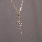 Collar con Colgante de Serpiente con Circonitas dorado 