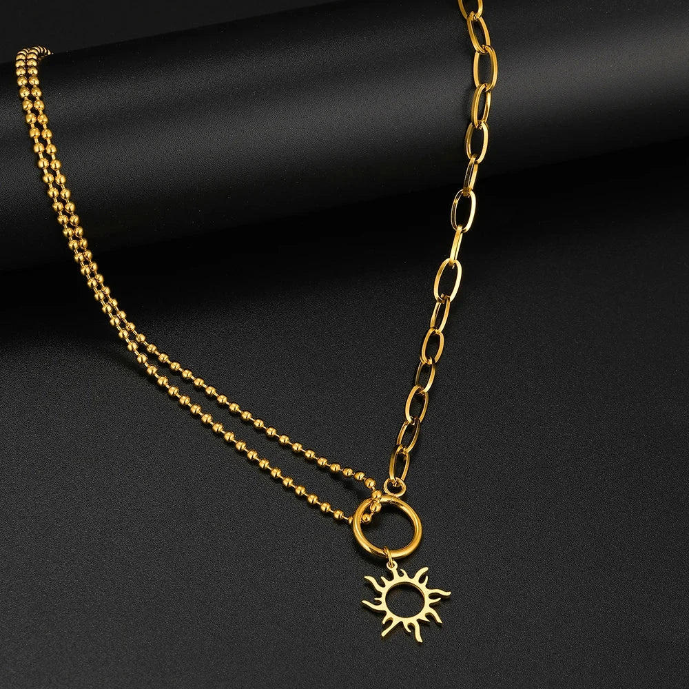 Collar con colgante de sol asimétrico oro