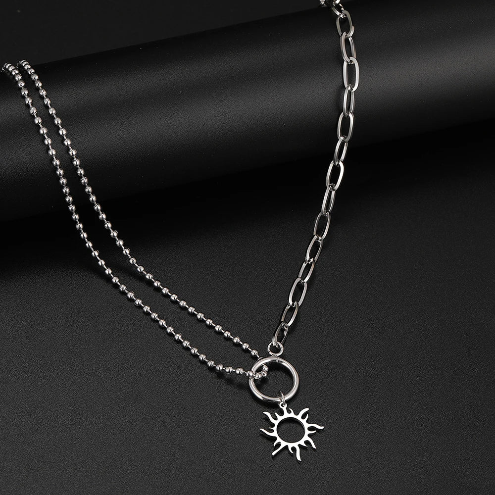 Collar con colgante de sol asimétrico plata
