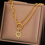 Collar con colgante de sol asimétrico oro
