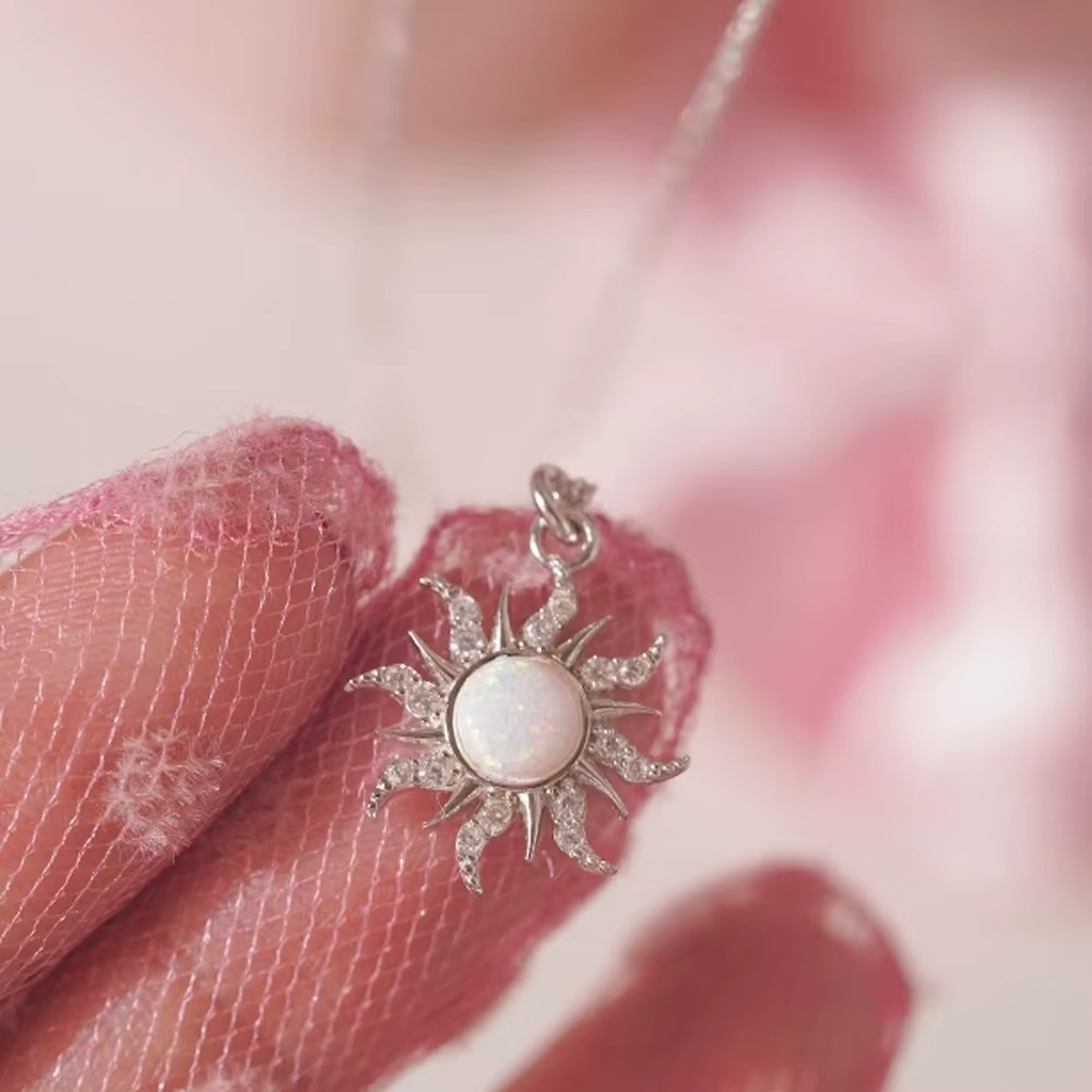 Collar con Colgante de Sol con Strass plateado