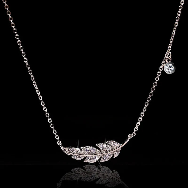 Collar de pluma brillante para mujer