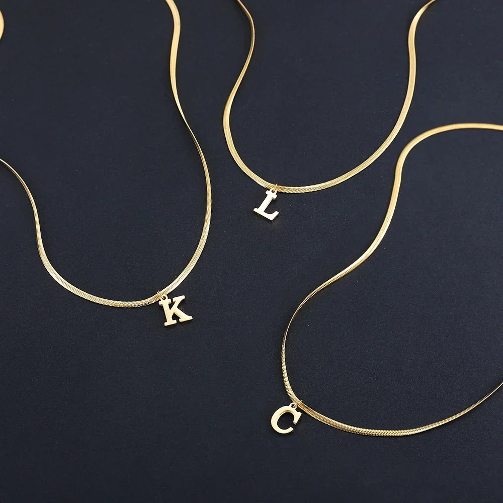 Collar gargantilla para mujer con dije inicial