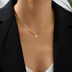 Collar gargantilla para mujer con dije inicial