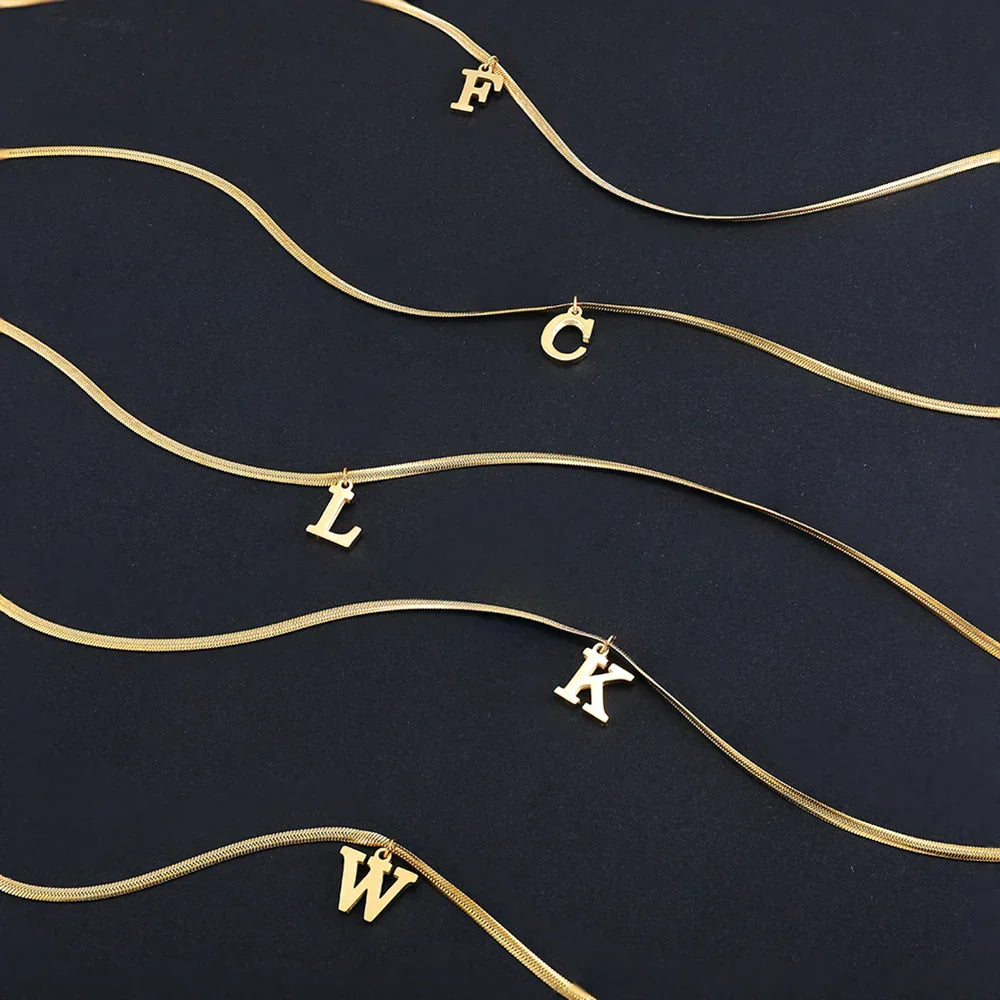 Collar gargantilla para mujer con dije inicial