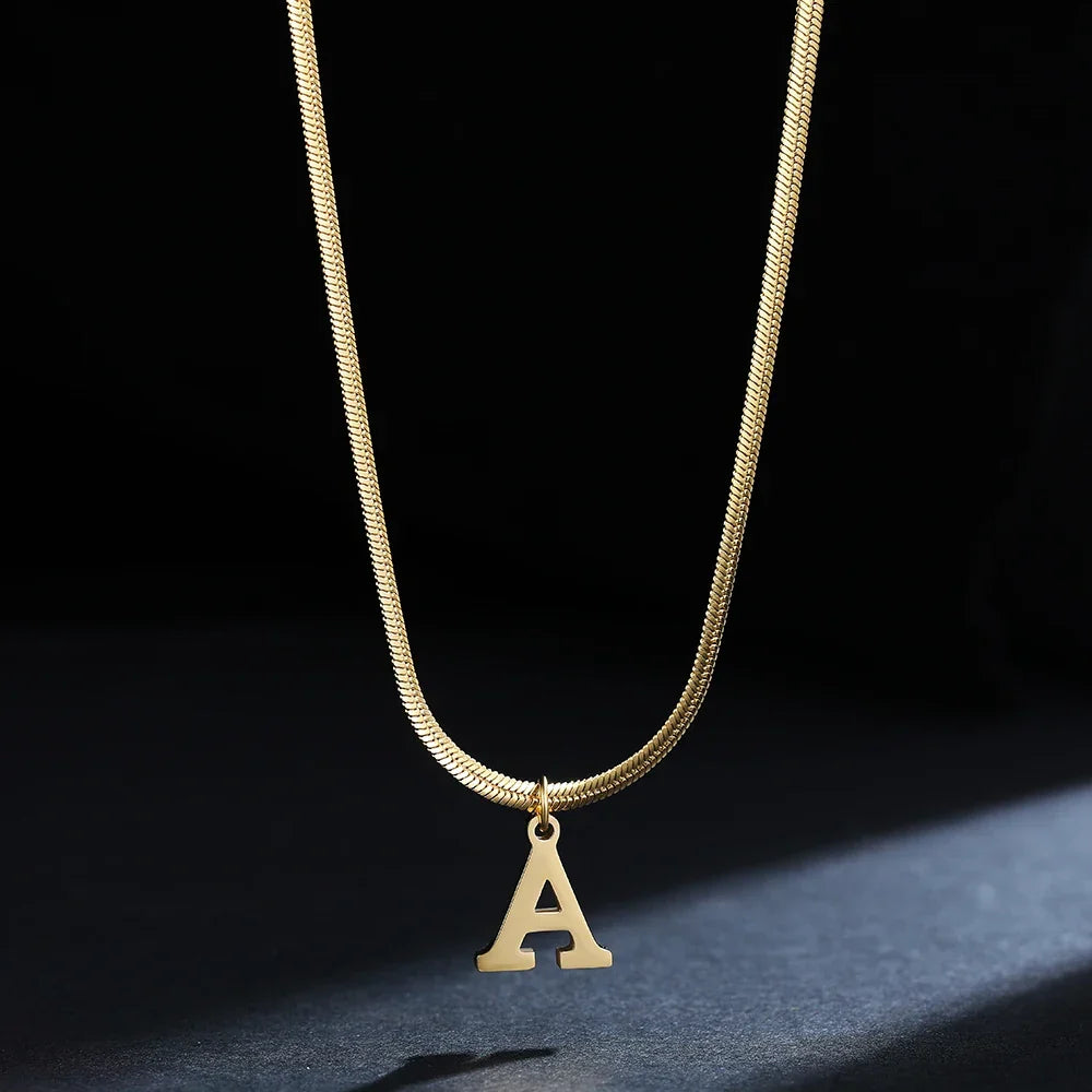 Collar gargantilla para mujer con dije inicial a