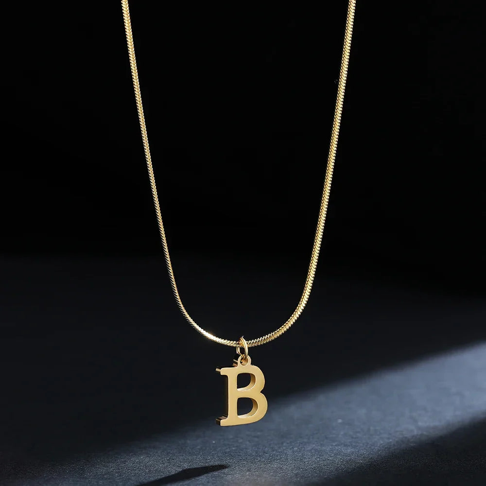 Collar gargantilla para mujer con dije inicial b
