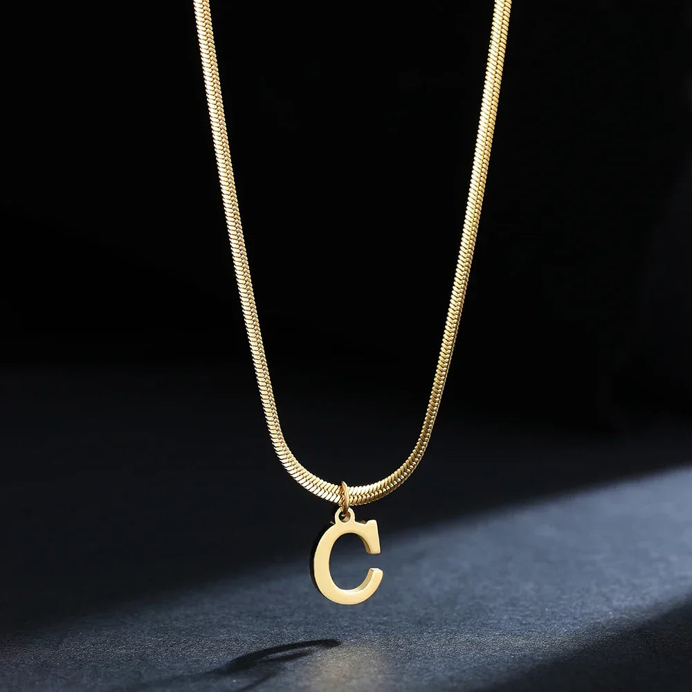 Collar gargantilla para mujer con dije inicial c
