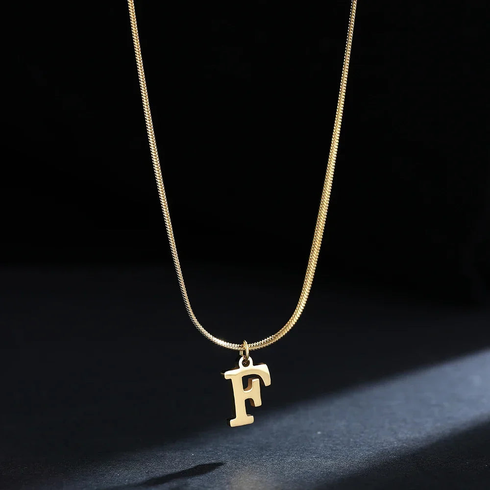 Collar gargantilla para mujer con dije inicial f