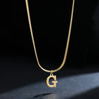 Collar gargantilla para mujer con dije inicial g