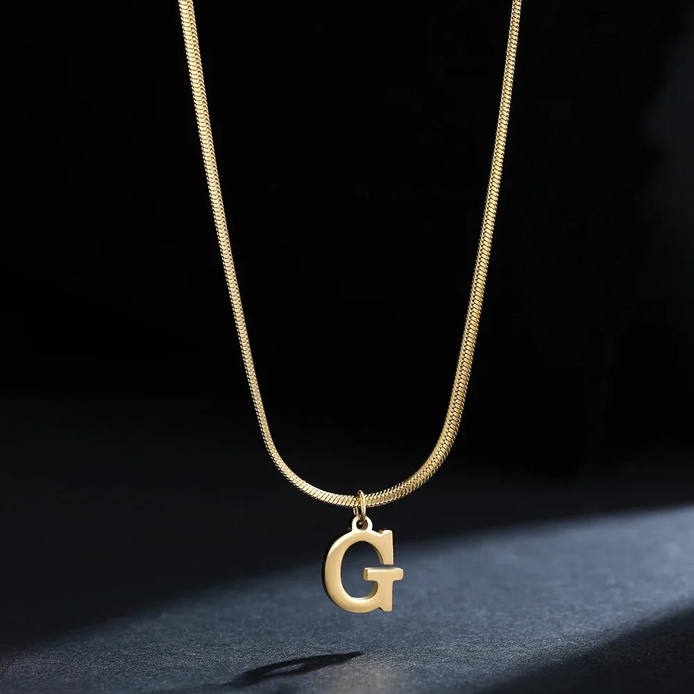 Collar gargantilla para mujer con dije inicial g