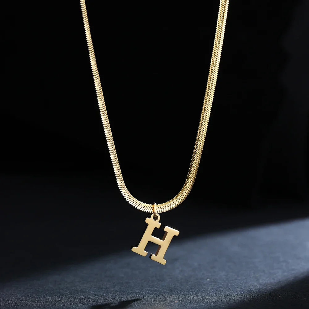 Collar gargantilla para mujer con dije inicial h