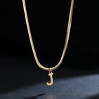 Collar gargantilla para mujer con dije inicial j
