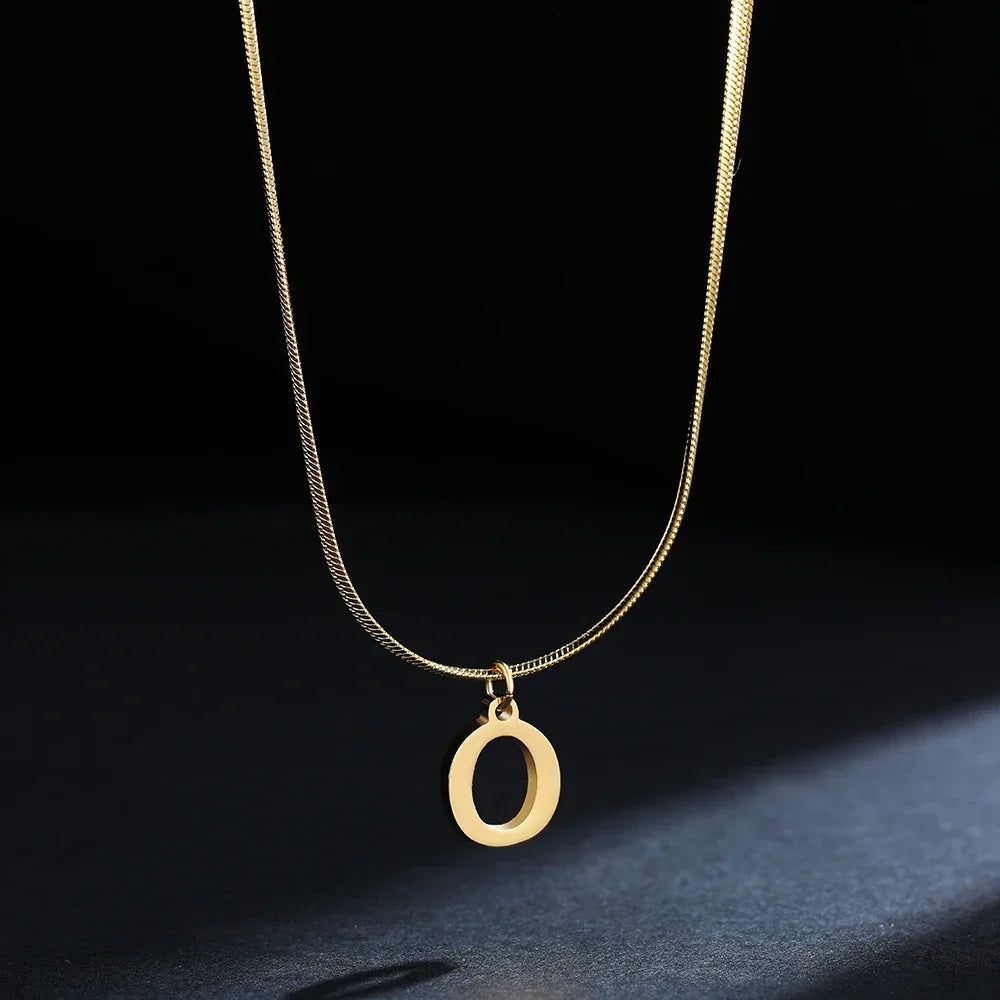 Collar gargantilla para mujer con dije inicial o