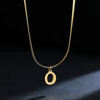 Collar gargantilla para mujer con dije inicial o