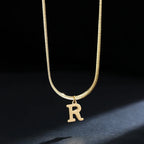 Collar gargantilla para mujer con dije inicial r
