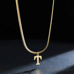 Collar gargantilla para mujer con dije inicial t
