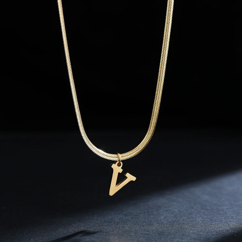 Collar gargantilla para mujer con dije inicial v