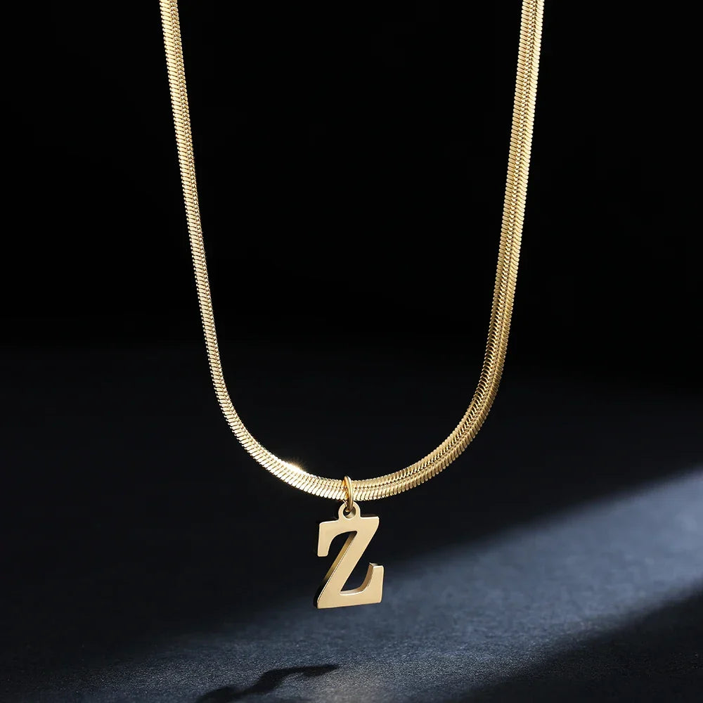 Collar gargantilla para mujer con dije inicial z