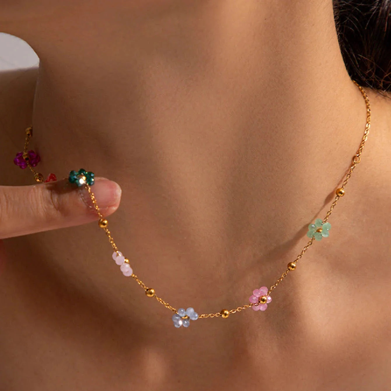 Collar Gargantilla con Colgante de Flores de Colores