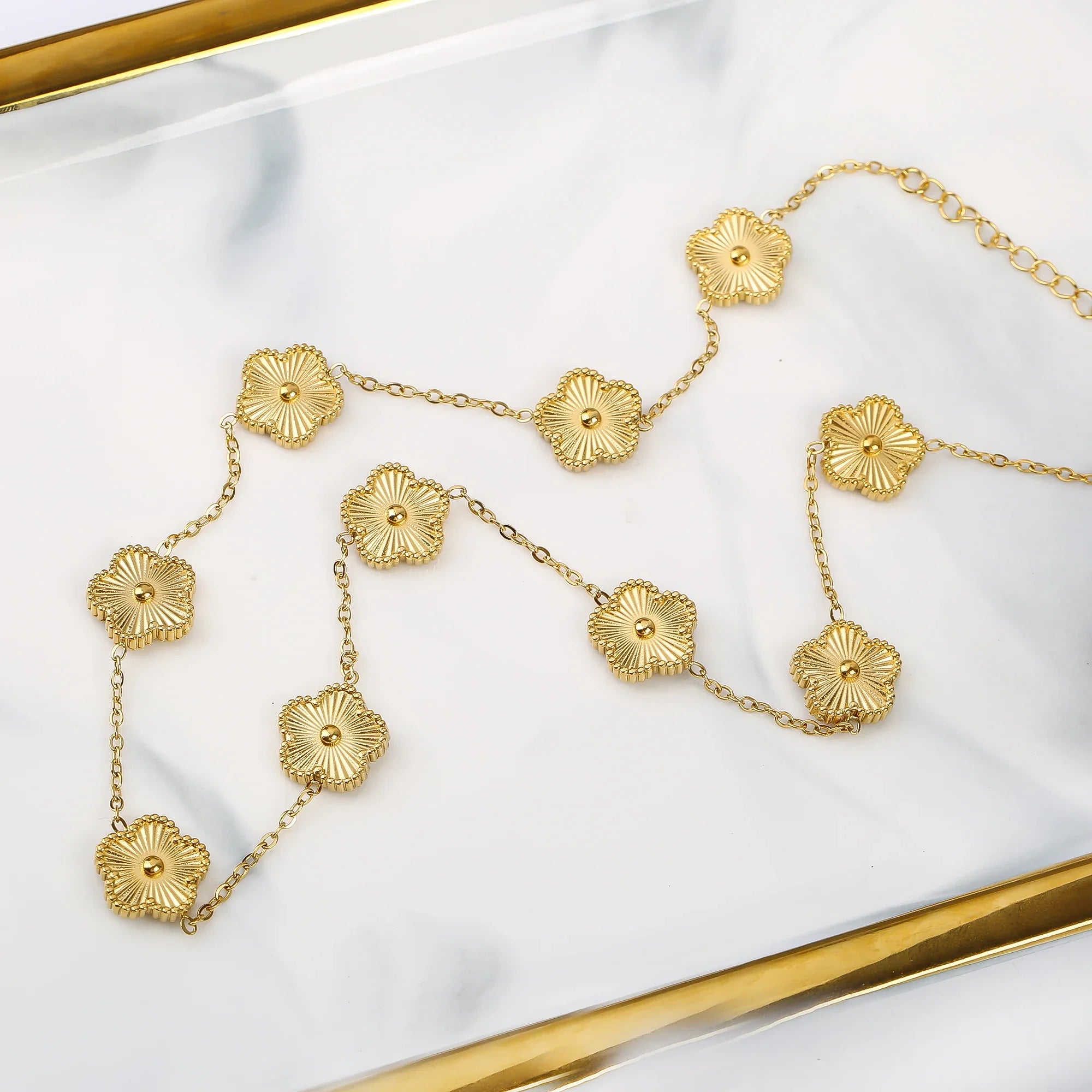 Collar Gargantilla con Colgantes de Trébol de 5 Hojas