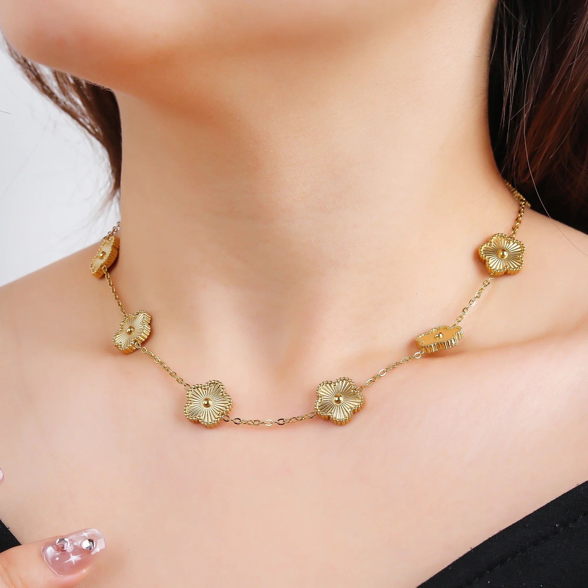 Collar Gargantilla con Colgantes de Trébol de 5 Hojas
