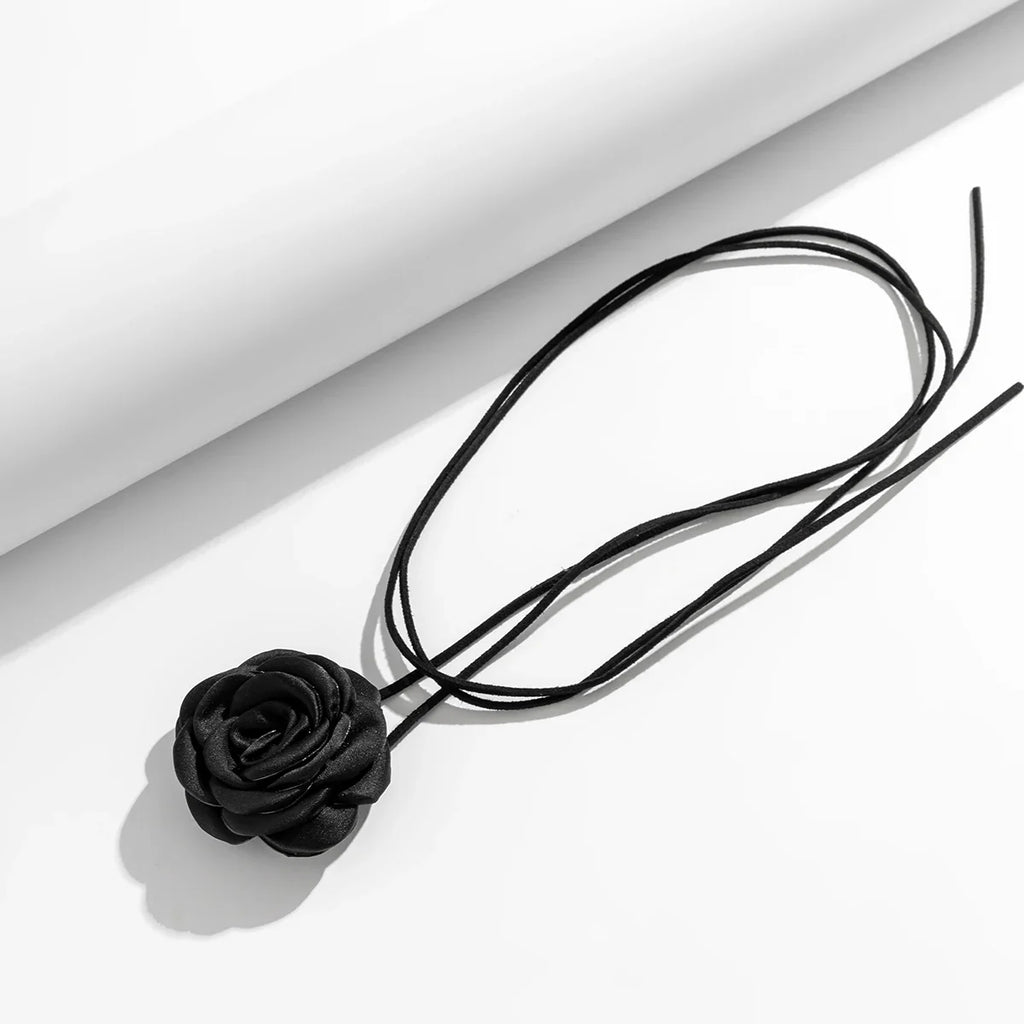 Collar Gargantilla Elegante Colgante Gran Flor de Rosa negra 1