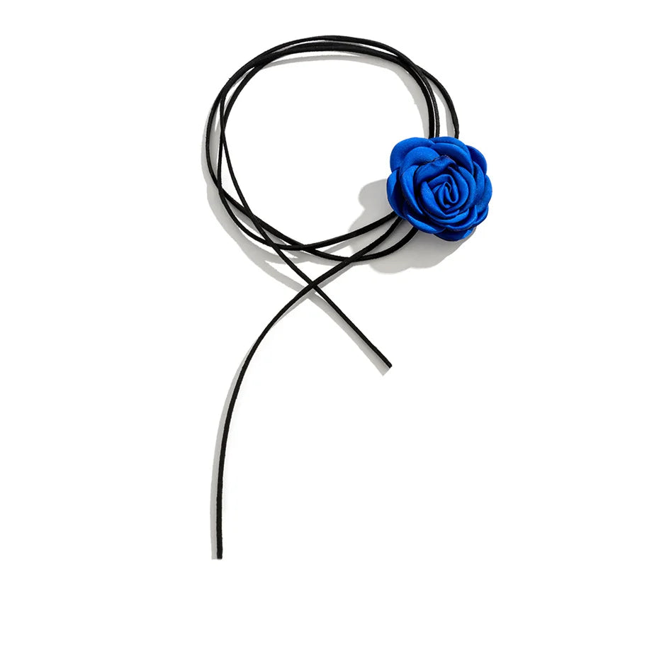 Collar Elegante con Colgante de Gran Flor de Rosa