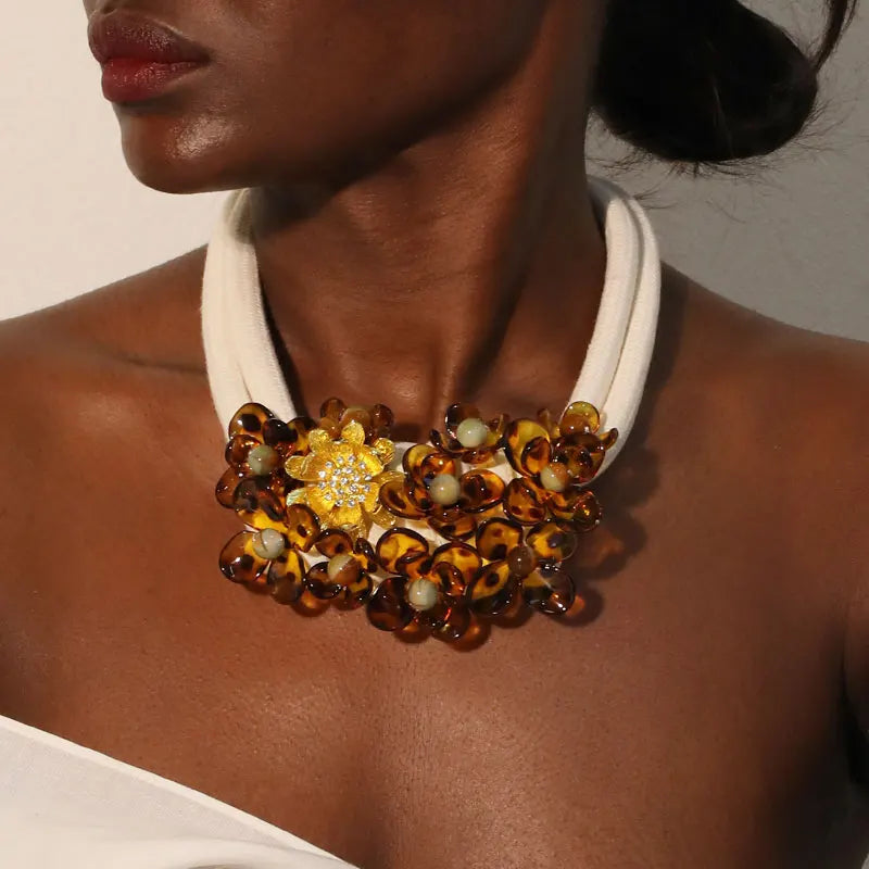 Collar Gargantilla Étnico con Bonito Colgante