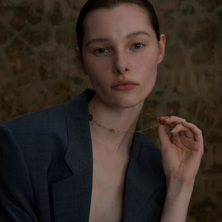 Collar Gargantilla con Colgante de Flores en oro