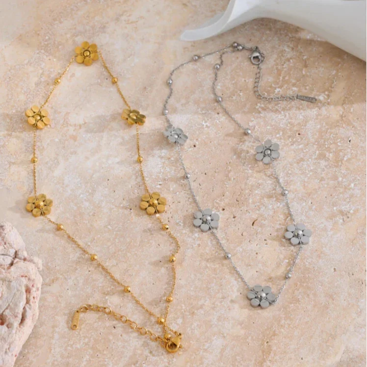 Collar Gargantilla con Colgante de Flores en plata