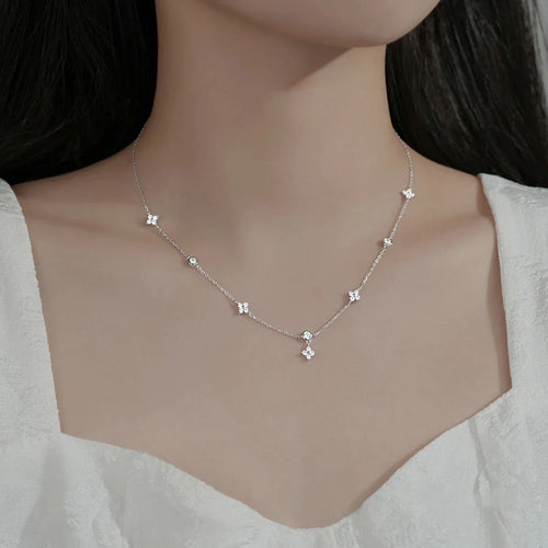 Collar Gargantilla con Colgante de Flor en Circonio plateado