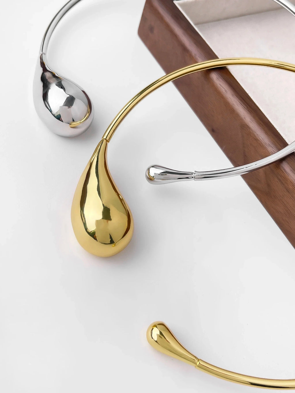 Collar Gargantilla con Colgante de Gota de Agua oro