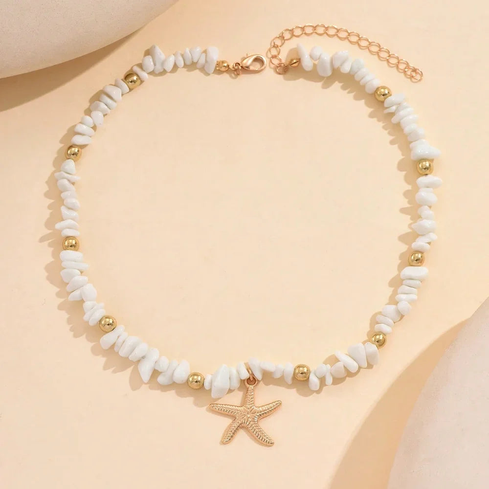 Collar gargantilla de concha y estrella de mar blanco con perlas grandes