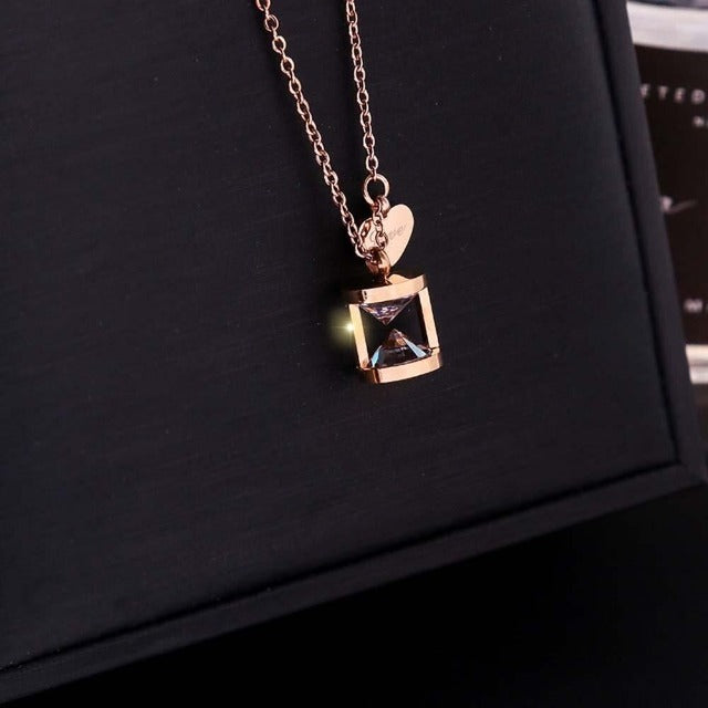 Collar Reloj de Arena Corazón Colgante