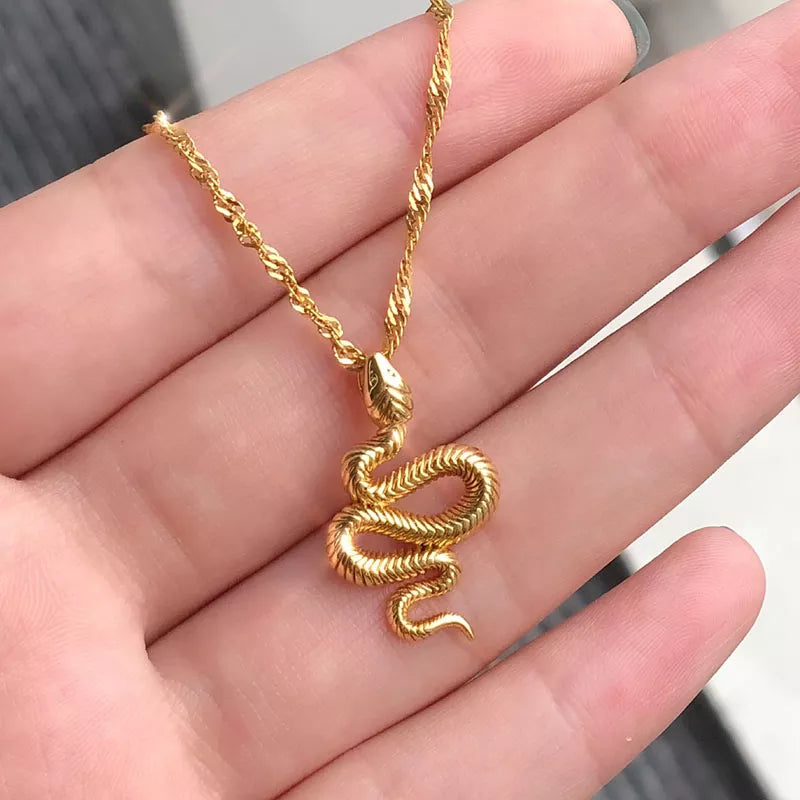 Collar Serpiente Colgante oro