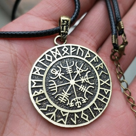 Collar vikingo de bronce