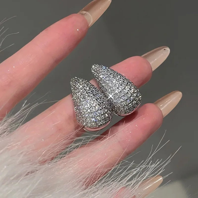 Elegantes Pendientes de Botón Gota de Agua plata