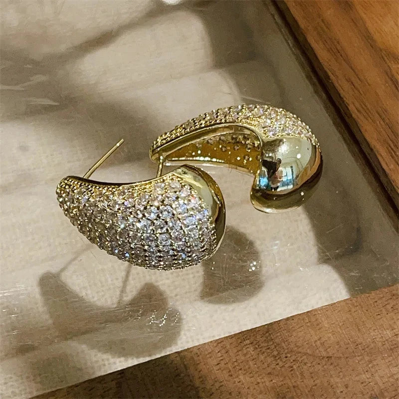 Elegantes Pendientes de Botón Gota de Agua oro