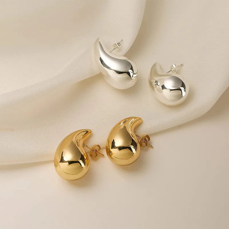 Aretes de Botón Gota Grande de Agua en Oro